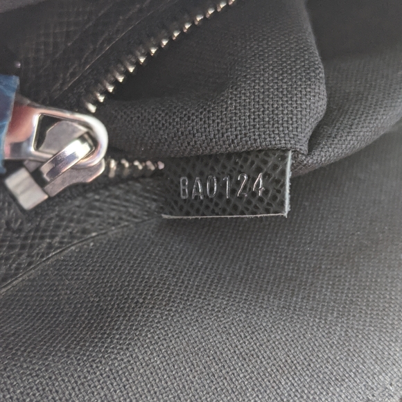 💯Authentic LV Taiga Roman Messenger Bag - Picture 5 of 8